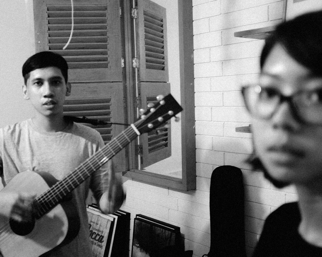 Banda Neira Kembali Hadir Setelah Satu Windu Hiatus, Album “Yang Patah Tumbuh, Yang Hilang Berganti” Dirilis Ulang dalam Format Piringan Hitam