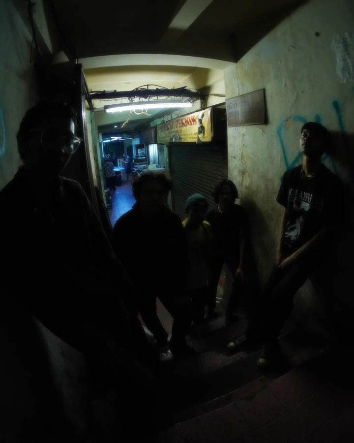 Melakha Rilis Single "S.O.S/Sakaratul Organisir Sangkakala", Ekplorasi yang Menawarkan Boom Bap Rap, Hardcore, dan Post Punk