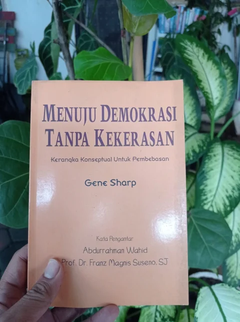 Risalah Singkat Panduan Melawan, Buku Menuju Demokrasi Tanpa Kekerasan oleh Gene Sharp