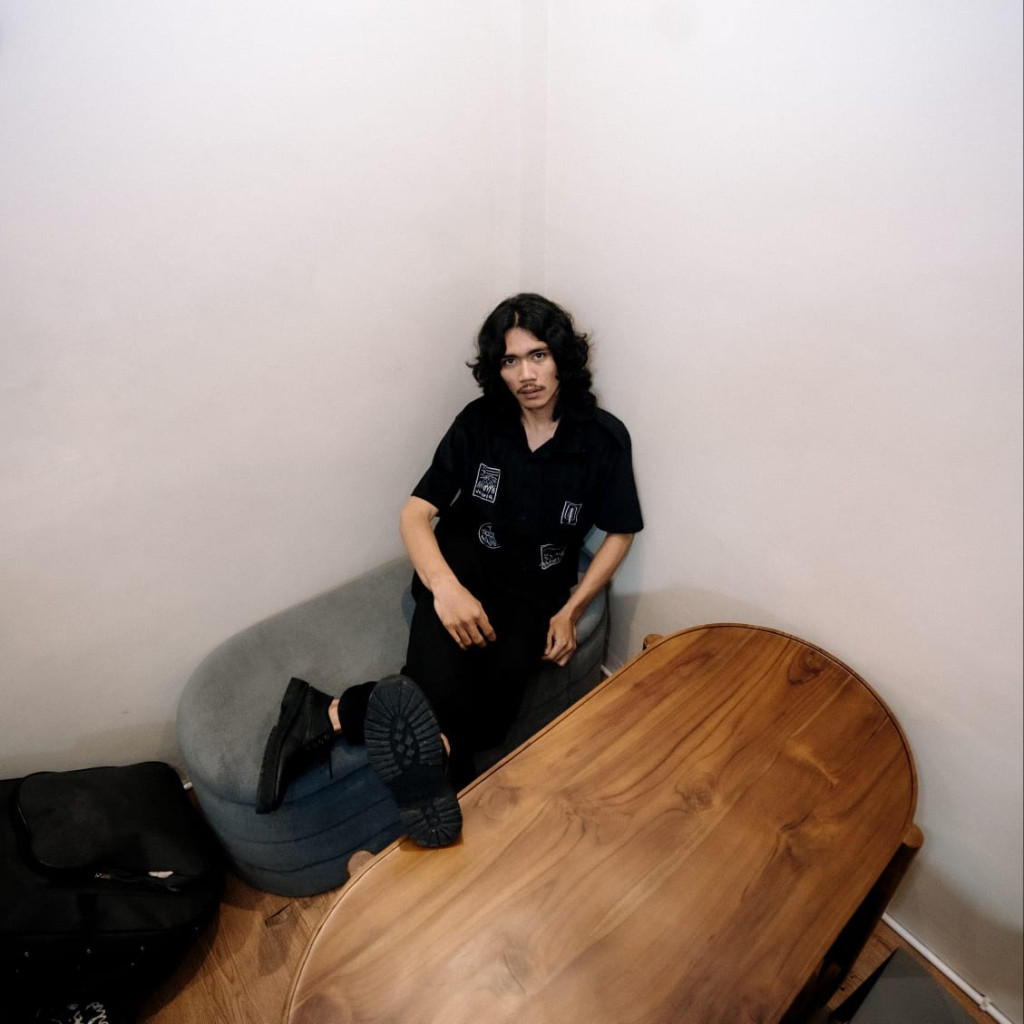 AMIS Rilis Single Baru Bertajuk Local Wisdumb, Satir Sosial dari Generasi Baru Iwan Fals