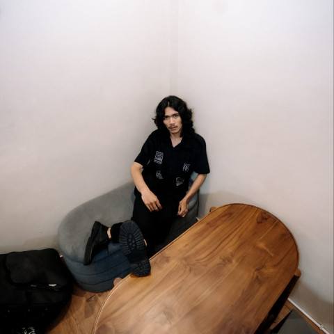 AMIS Rilis Single Baru Bertajuk Local Wisdumb, Satir Sosial dari Generasi Baru Iwan Fals