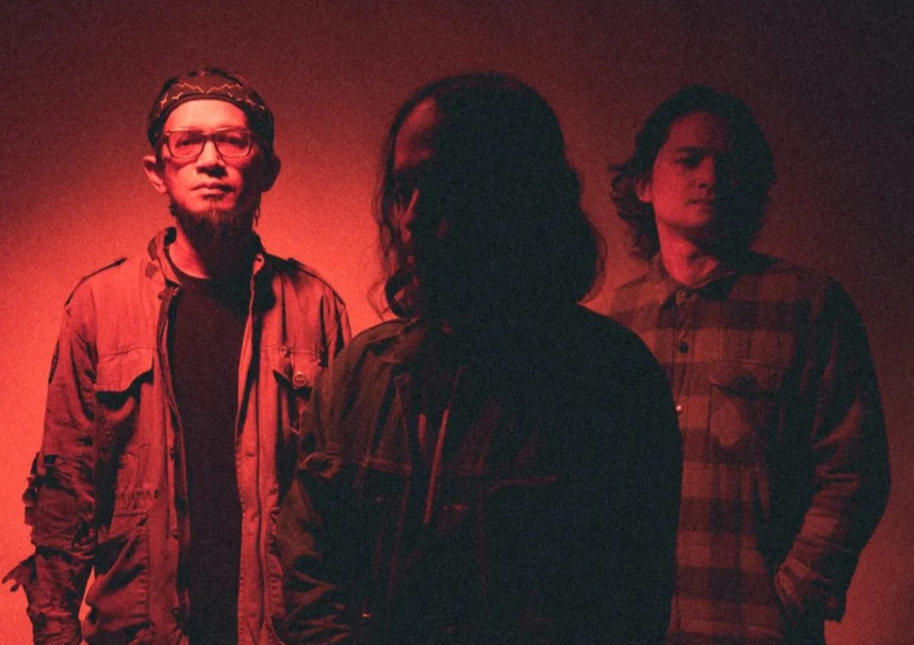 Komunal Rilis Album Keempat Bertajuk "Nostalgia": Ilustrasi Patung 'Ghoib' dan Kerjasama dengan Engineer Sunn O)))